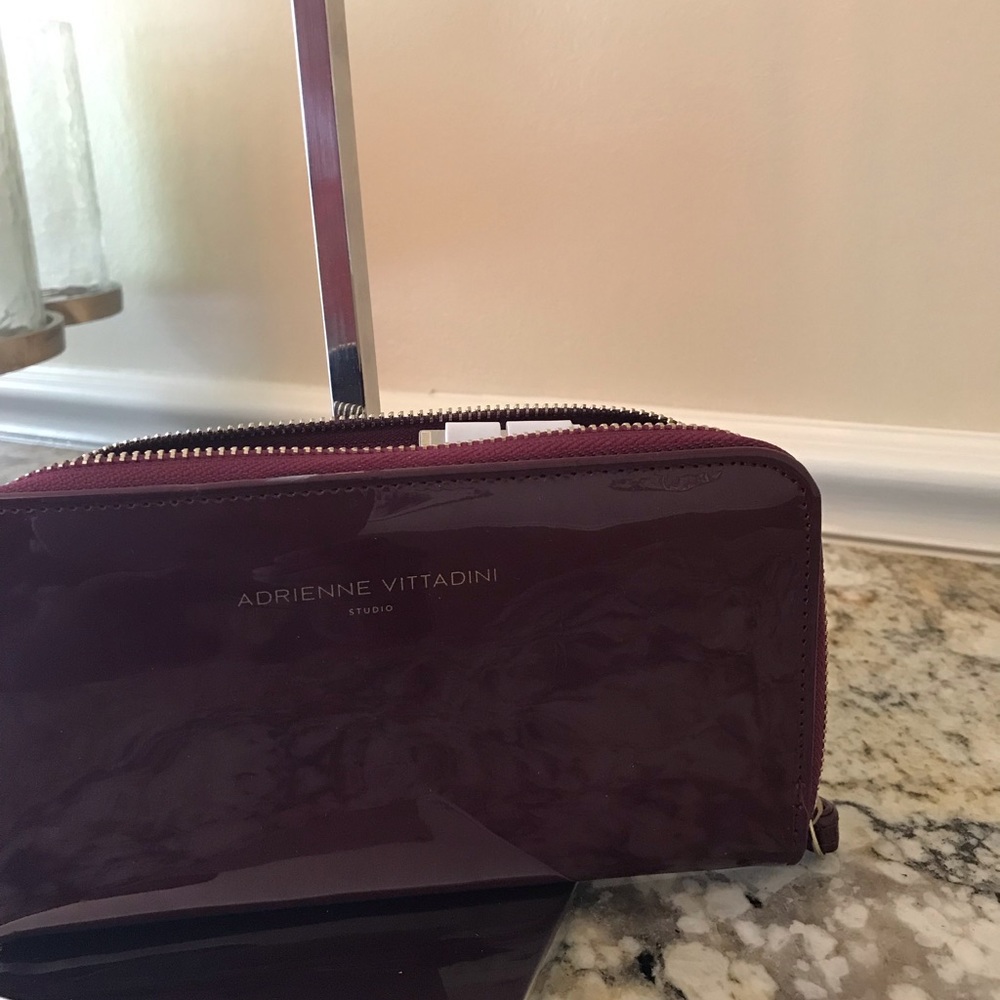 Adrian Vittadini Power supply charging wallet